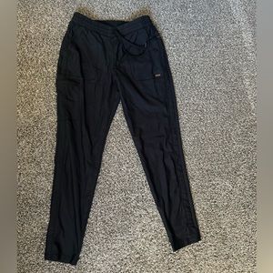 Women’s Medium Black Cherokee Form scrub pants